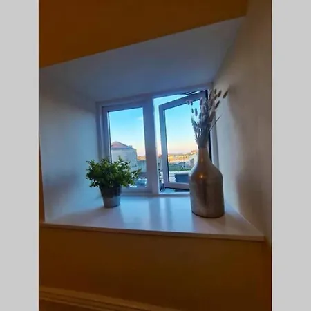 Number 10 公寓 邓加文