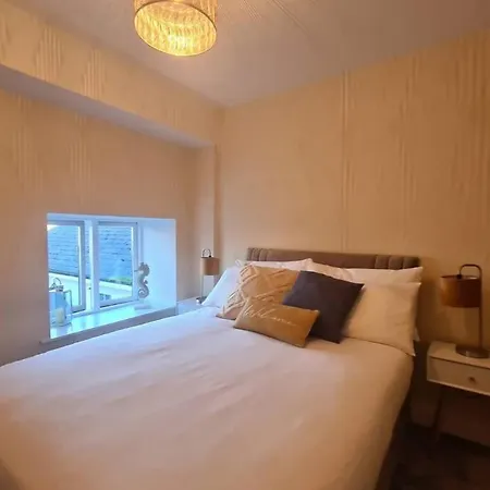 Number 10 公寓 邓加文